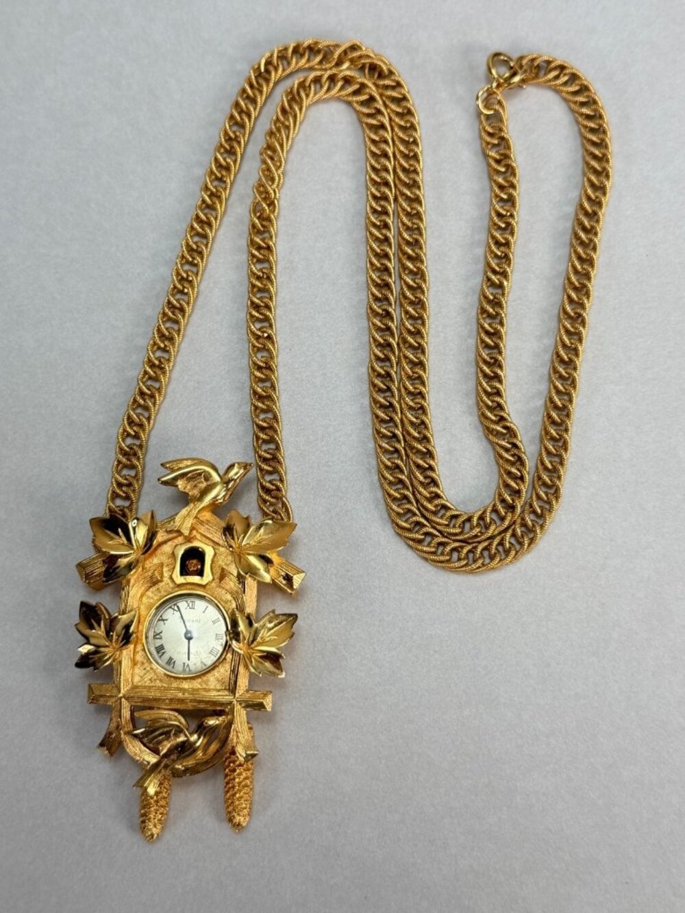 Vintage Stunning Trifari Cuckoo Clock Pendant Watch Necklace Gold Tone Birds - Picture 12 of 12